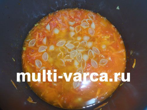 Тосканський суп із квасолею та макаронами в мультиварці