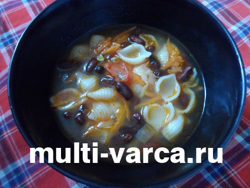 Тосканський суп із квасолею та макаронами в мультиварці