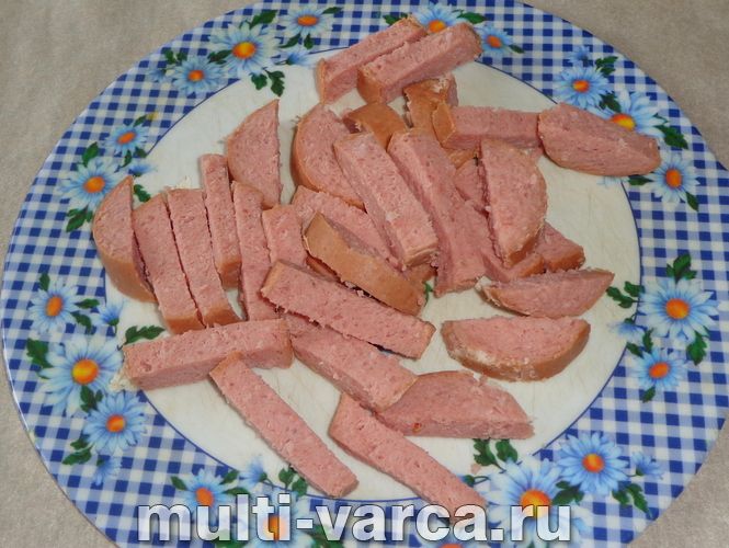 Тушкована капуста з ковбасою в мультиварці