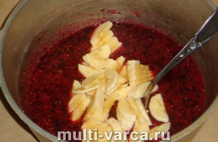 Варення з чорної смородини з бананом на зиму