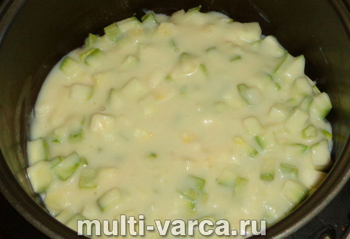 Запіканка з кабачків із куркою в мультиварці