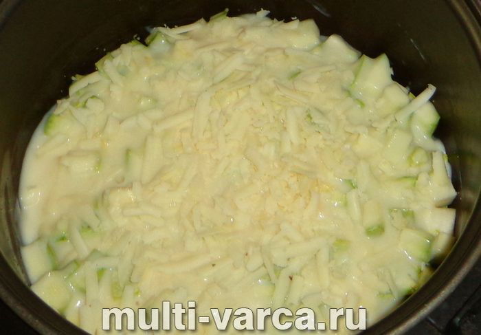 Запіканка з кабачків із куркою в мультиварці