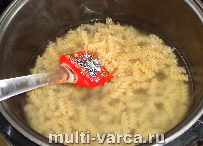 Запіканка з макаронів і сосисок у мультиварці