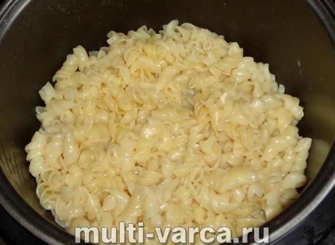 Запіканка з макаронів і сосисок у мультиварці