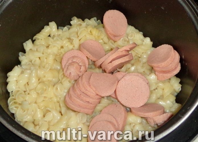 Запіканка з макаронів і сосисок у мультиварці