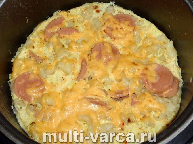 Запіканка з макаронів і сосисок у мультиварці