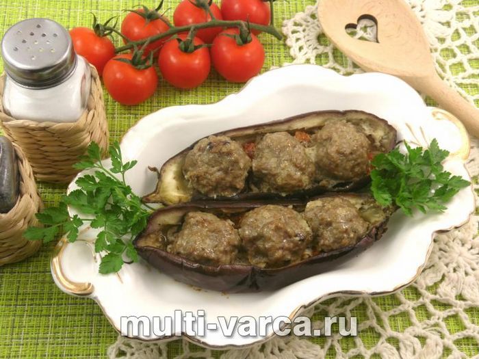 Баклажани, фаршировані фрикадельками