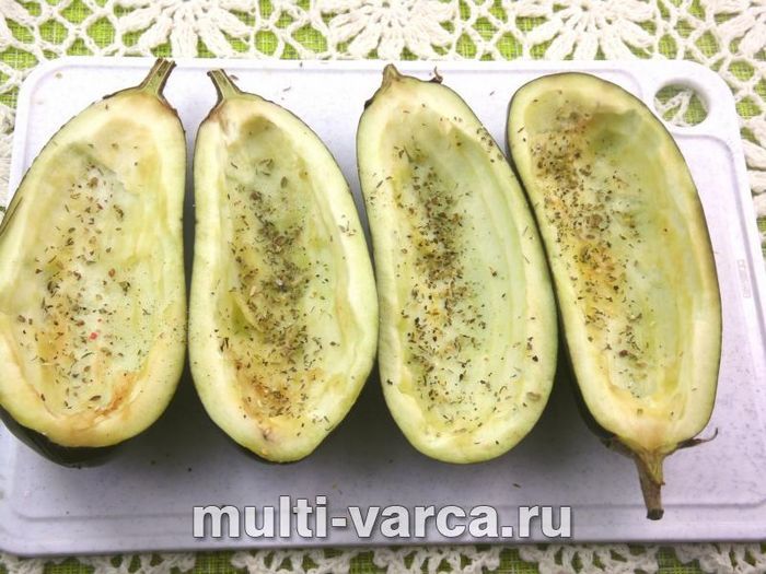 Баклажани, фаршировані фрикадельками