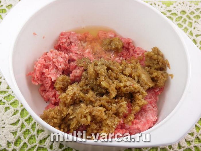 Баклажани, фаршировані фрикадельками