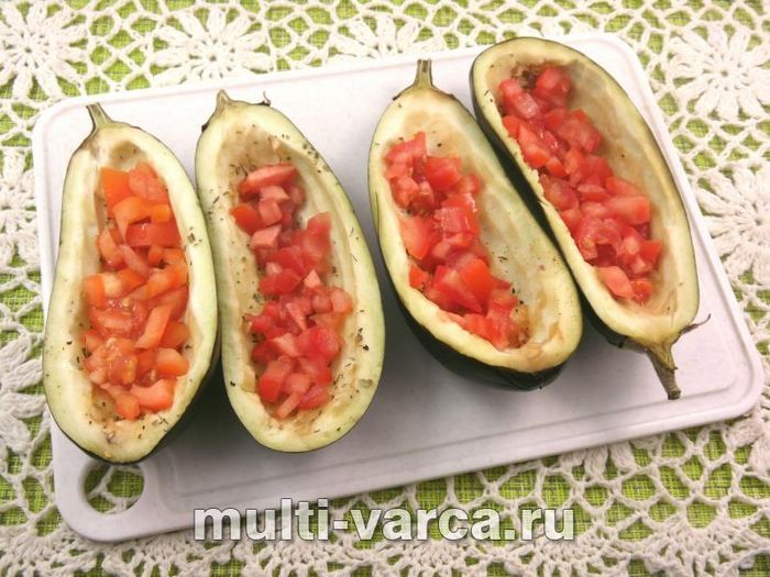 Баклажани, фаршировані фрикадельками