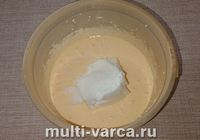 Бісквітне печиво в духовці з мандаринами та курагою