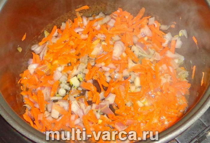 Борщ зі свининою в мультиварці