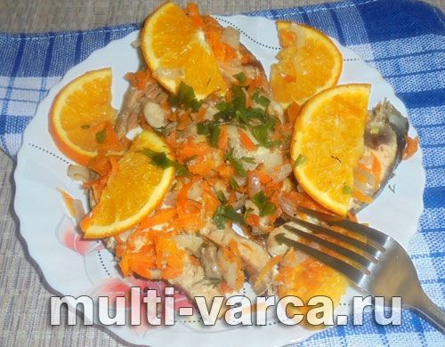 Горбуша, запечена з овочами під апельсинами