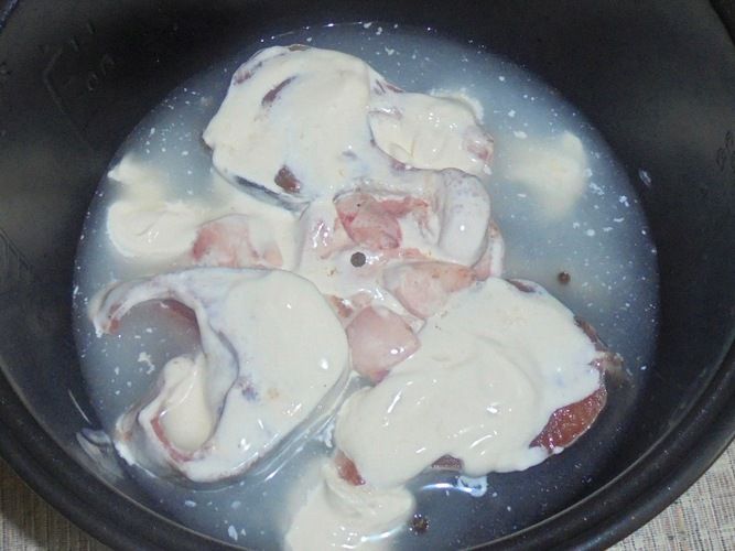 Горбуша, запечена з овочами під апельсинами