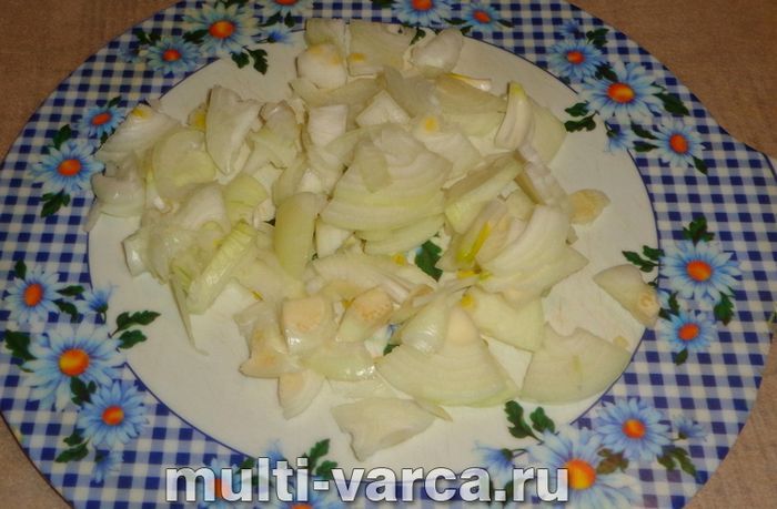 Гуляш зі стегна індички в мультиварці