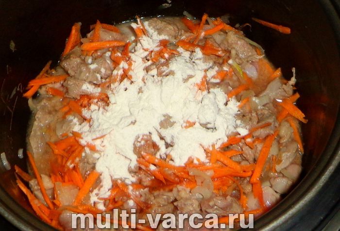 Гуляш зі стегна індички в мультиварці