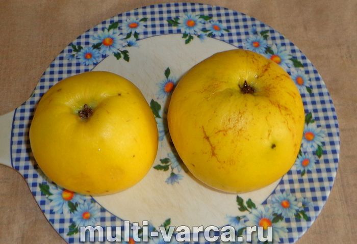 Яблука з горіхами в мультиварці