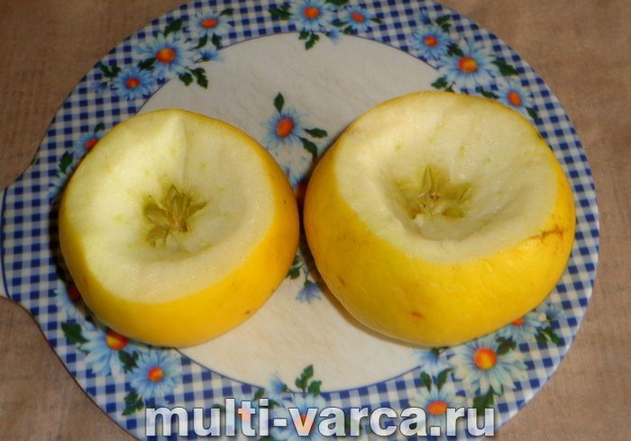 Яблука з горіхами в мультиварці