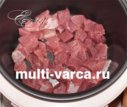 Яловичина з квасолею та кабачками в мультиварці