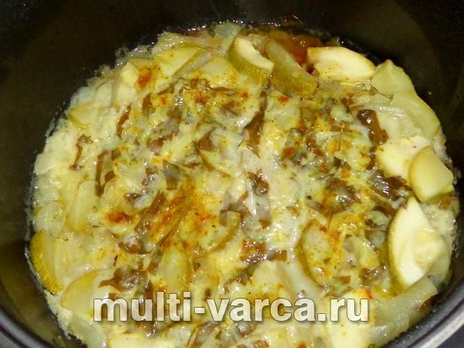 Кабачки тушковані в сметані в мультиварці