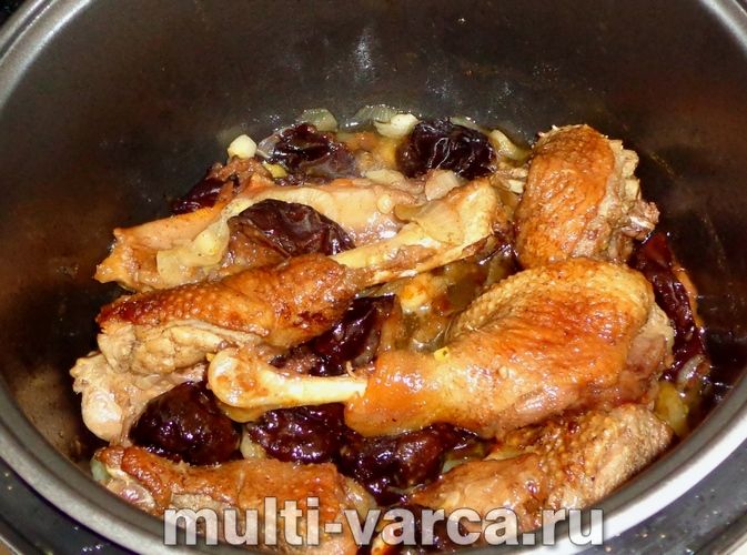 Качка з чорносливом у мультиварці