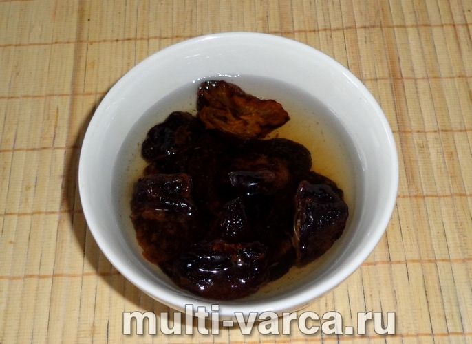 Качка з чорносливом у мультиварці