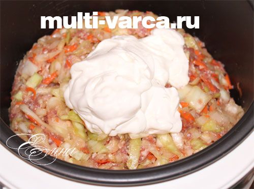 Капуста тушкована в мультиварці з фаршем