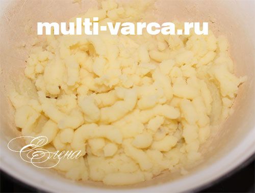 Картопляний пиріг із сайрою на кефірі в мультиварці