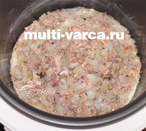 Картопляний пиріг із сайрою на кефірі в мультиварці