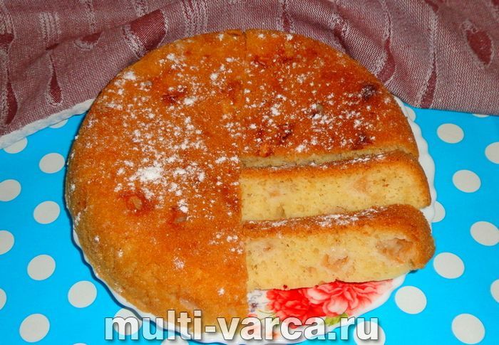 Кекс із яблуками в мультиварці
