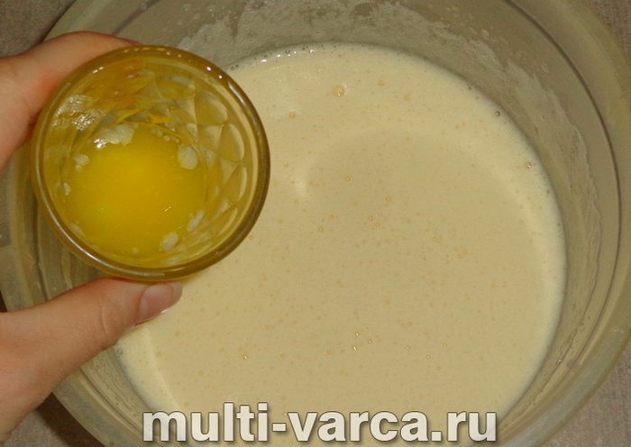 Кекс із яблуками в мультиварці