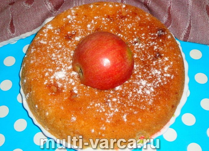 Кекс із яблуками в мультиварці