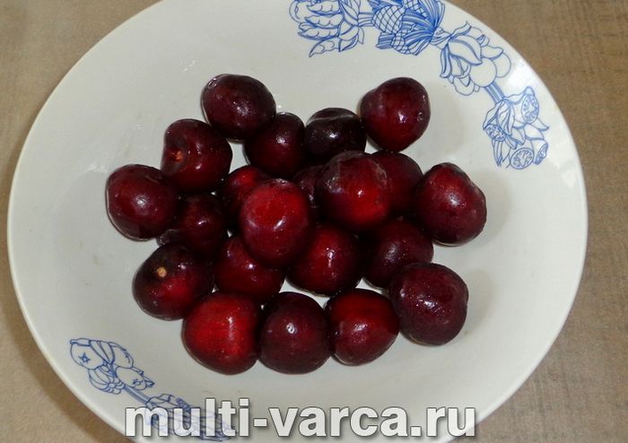 Компот із черешні з лимоном на зиму