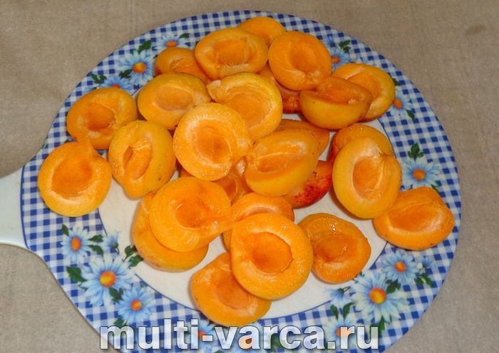 Компот з абрикосів на зиму без кісточок