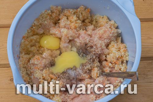 Котлети з курки з капустою на пару