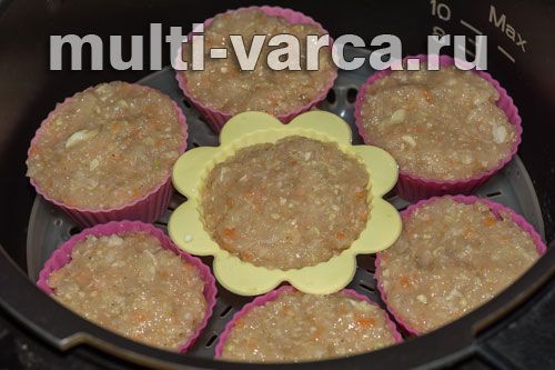 Котлети з курки з капустою на пару