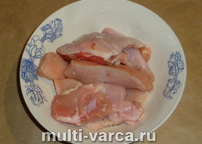 Кролик із яблуками
