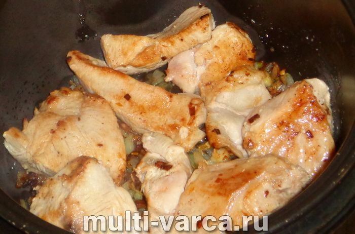 Кролик із яблуками
