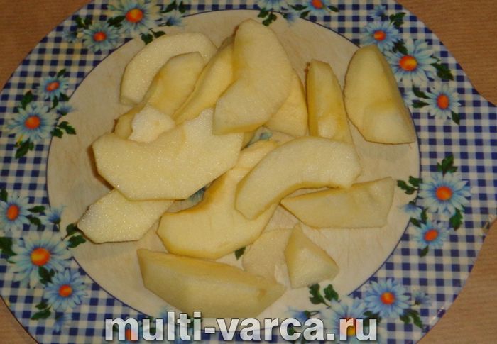 Кролик із яблуками