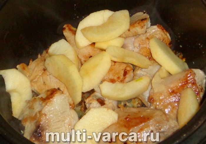 Кролик із яблуками
