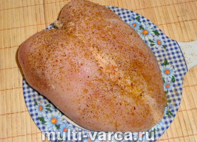 Куряча грудка у фользі в мультиварці