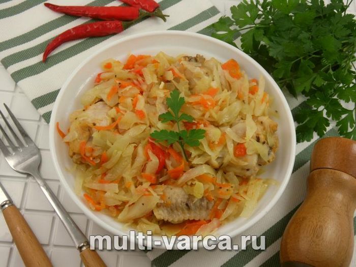 Курячі плечики з капустою в рукаві