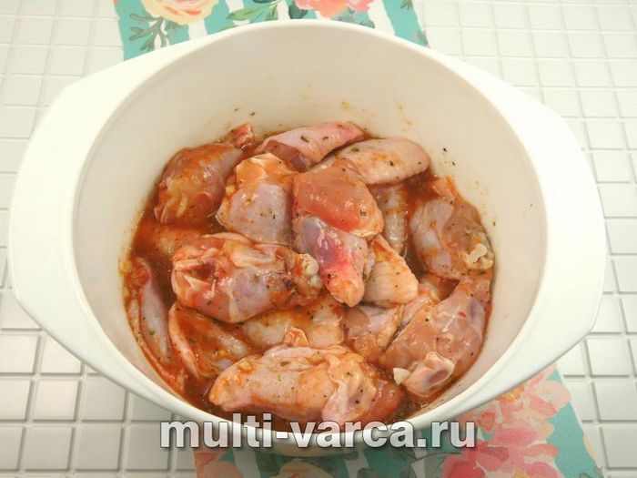 Курячі плечики з капустою в рукаві