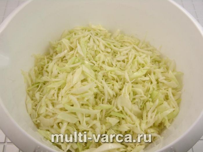 Курячі плечики з капустою в рукаві