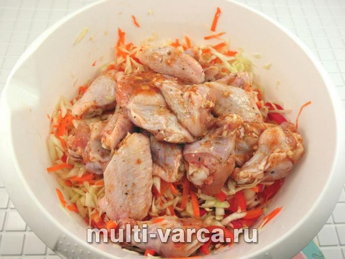 Курячі плечики з капустою в рукаві