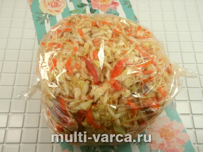 Курячі плечики з капустою в рукаві