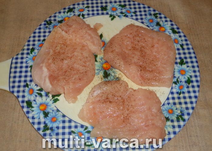 Курячі відбивні з сиром у мультиварці