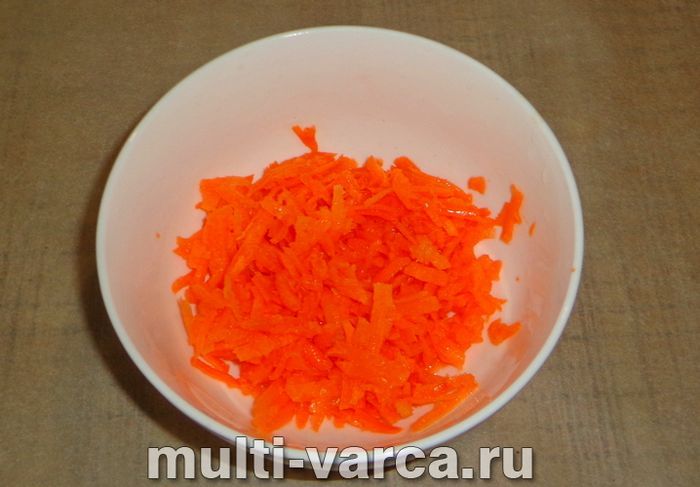 Курка з вермішеллю в мультиварці