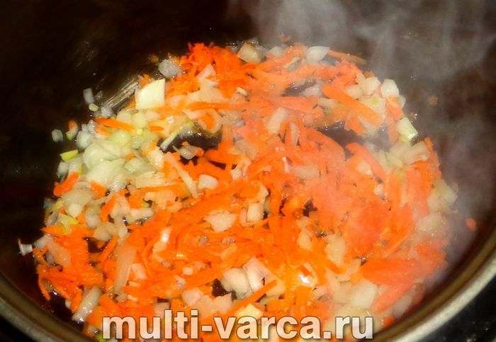 Курка з вермішеллю в мультиварці