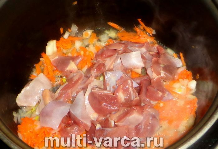 Курка з вермішеллю в мультиварці
